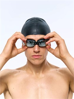 {{photo.Alt || photo.Description || 'Очки для плавания зеркальные Underwater, черные'}}