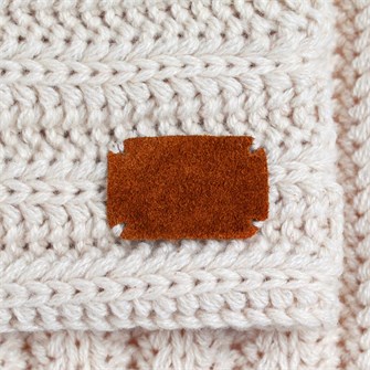 {{photo.Alt || photo.Description || 'Лейбл замшевый Beta, S, горчичный'}}