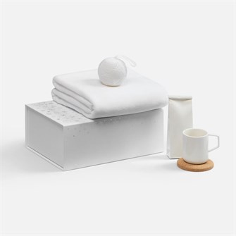 {{photo.Alt || photo.Description || 'Набор Dream Year, белый'}}