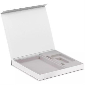 {{photo.Alt || photo.Description || 'Коробка Daily Touch под ежедневник, аккумулятор и ручку, белая'}}