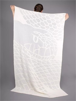 {{photo.Alt || photo.Description || 'Плед Serpentica, молочный с люрексом'}}