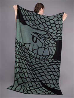 {{photo.Alt || photo.Description || 'Плед Serpentica, черный с люрексом'}}