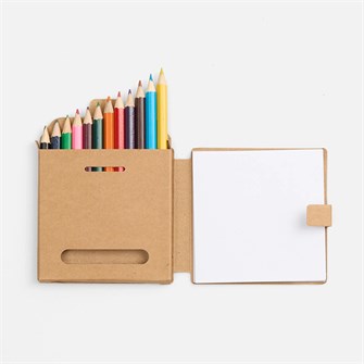 {{photo.Alt || photo.Description || 'Набор цветных карандашей с блокнотом Pencilvania Traveler'}}