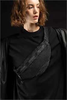 {{photo.Alt || photo.Description || 'Поясная сумка W6, черная'}}