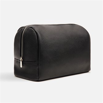 {{photo.Alt || photo.Description || 'Косметичка Bermond, черная'}}